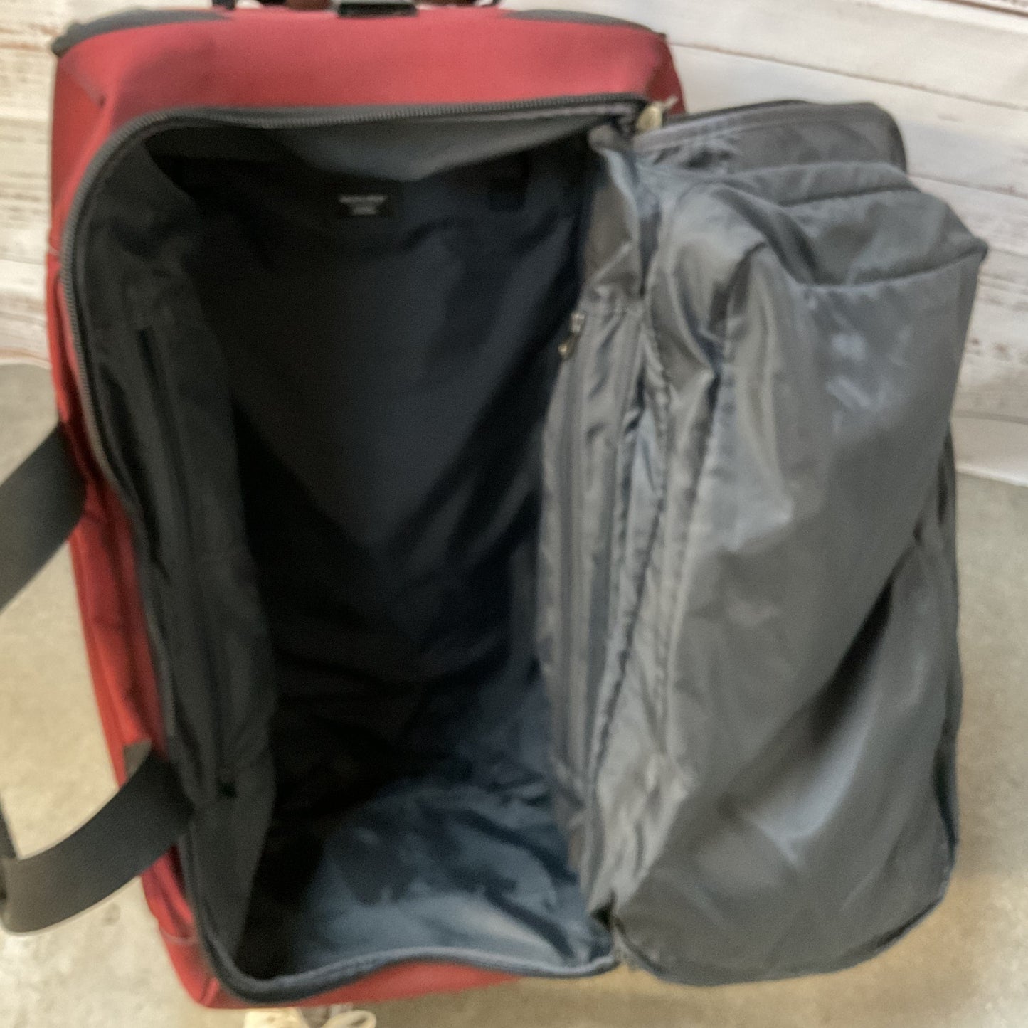 BRIGGS & RILEY Transcend 26” Red Upright Rolling Duffle Luggage 04-TDUD526