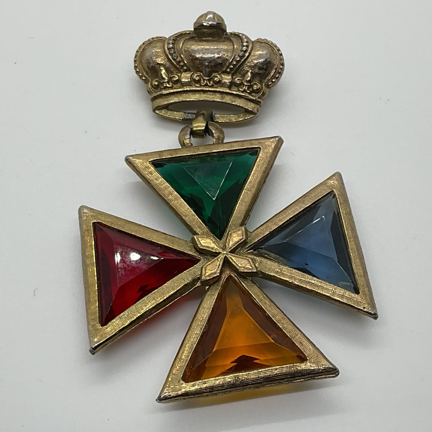 VTG. Accessocraft NYC Gold Tone Glass Rhinestone Crown Brooch- 2.75"