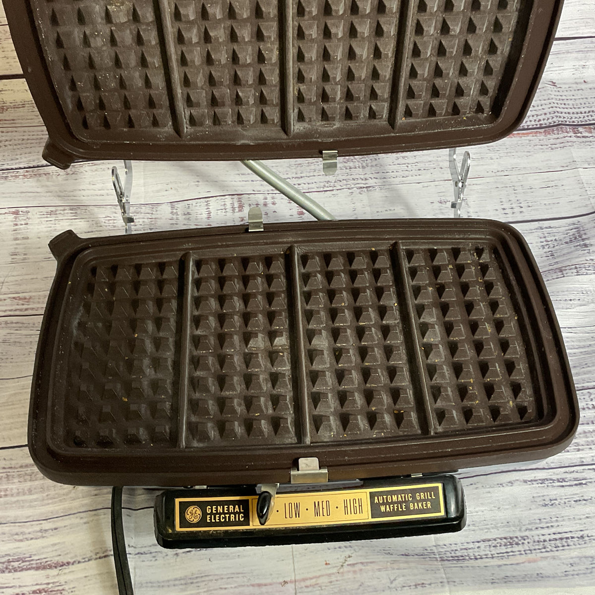 VTG. GENERAL ELECTRIC Automatic Grill Waffle Baker- WORKS GREAT!!!