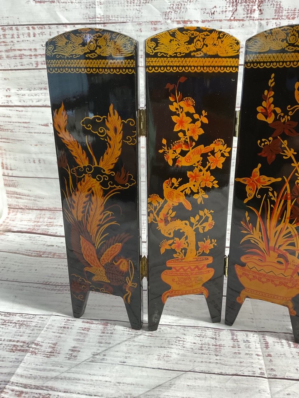 Vintage 6 Panel Lacquered Screen Hand Painted Woman Mother Of Pearl