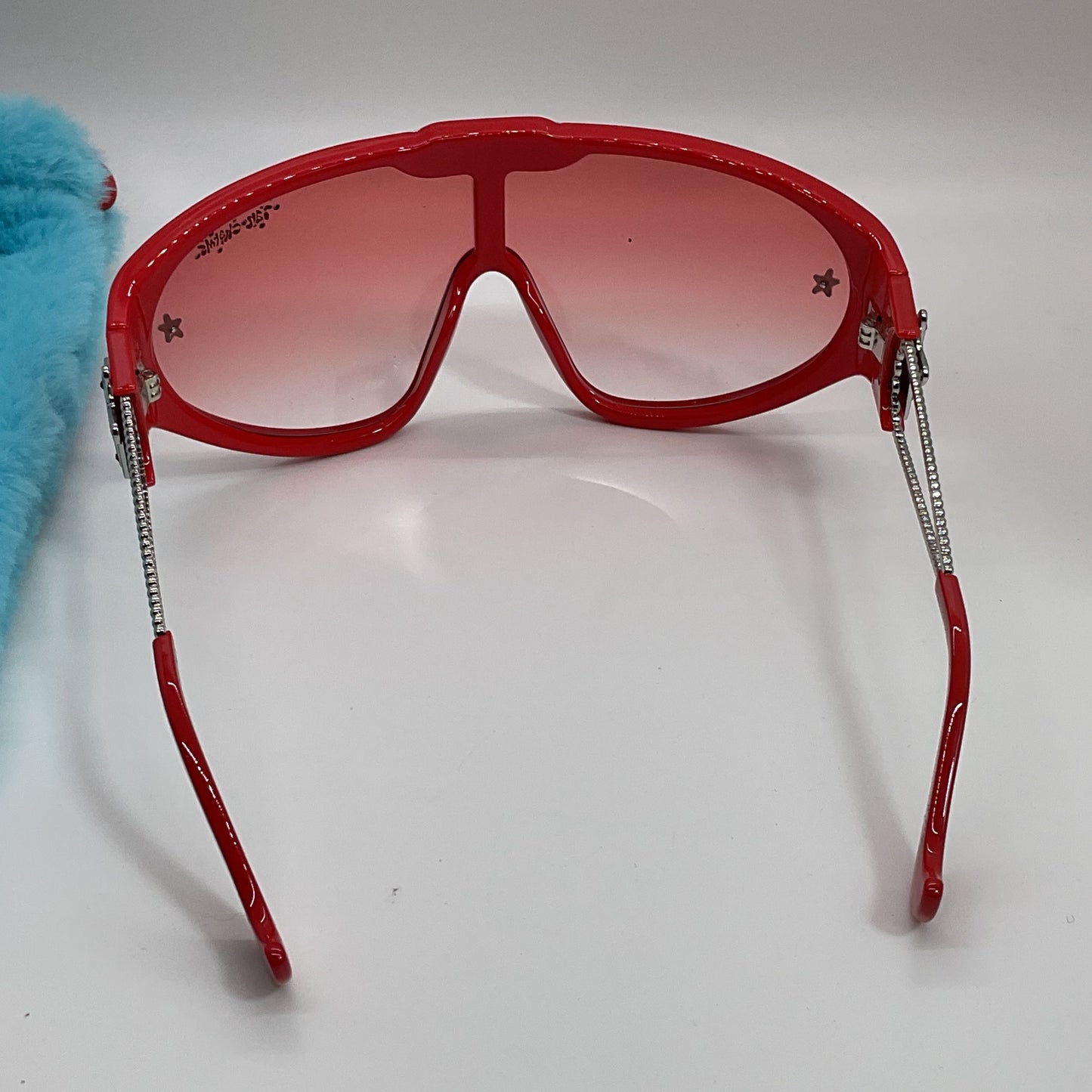 IAN CHARMS X LE SPECS Nepo Baby Red Sunglasses with Faux Fur Cover