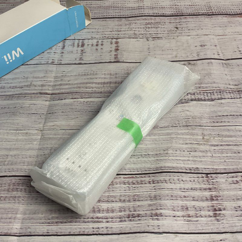 Nintendo 2007 White Wii Remote Controller in Box