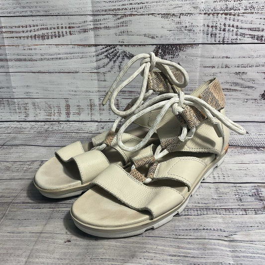 Sorel Joanie II Lace Up Grey Snake Print Gladiator Sandal Women Size 10 *DAMAGE*