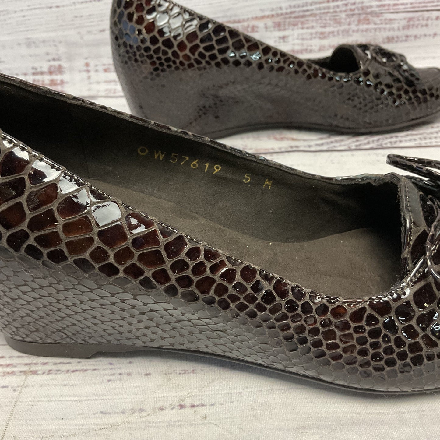 Stuart Weitzman Brown Patent Leather Embossed Snake Style Bow Wedge Heel Women 5