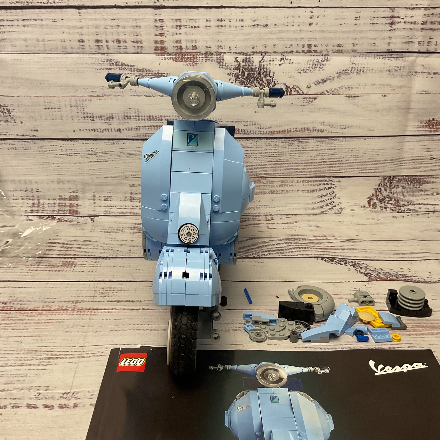 Lego Icons: Vespa 125 (10298) Prebuilt Missing Some Pieces