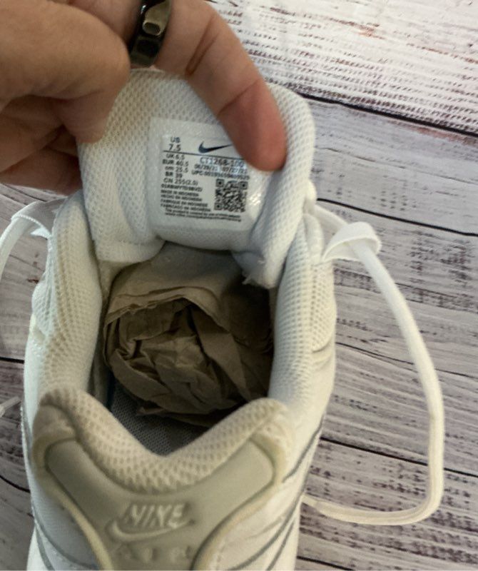 Women's Nike Air Max 95 White & Gray Sneakers Size 7.5