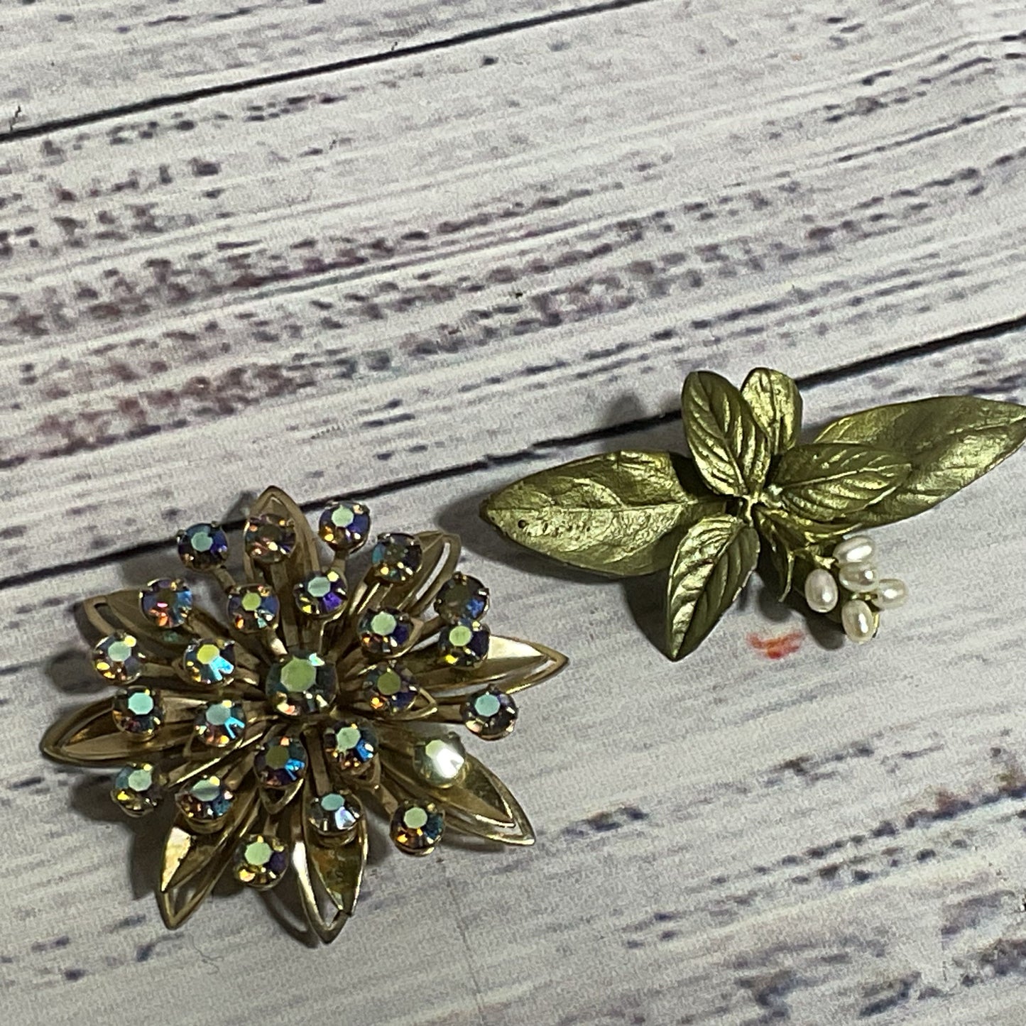 Set of 2 VTG. Faux Pearl and Rhinestone Brooches- 2" & 2.25"