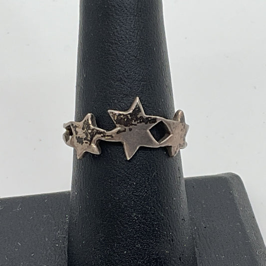 VTG. Sterling Silver 3 Star Detail SZ 8 Ring- 2.46g