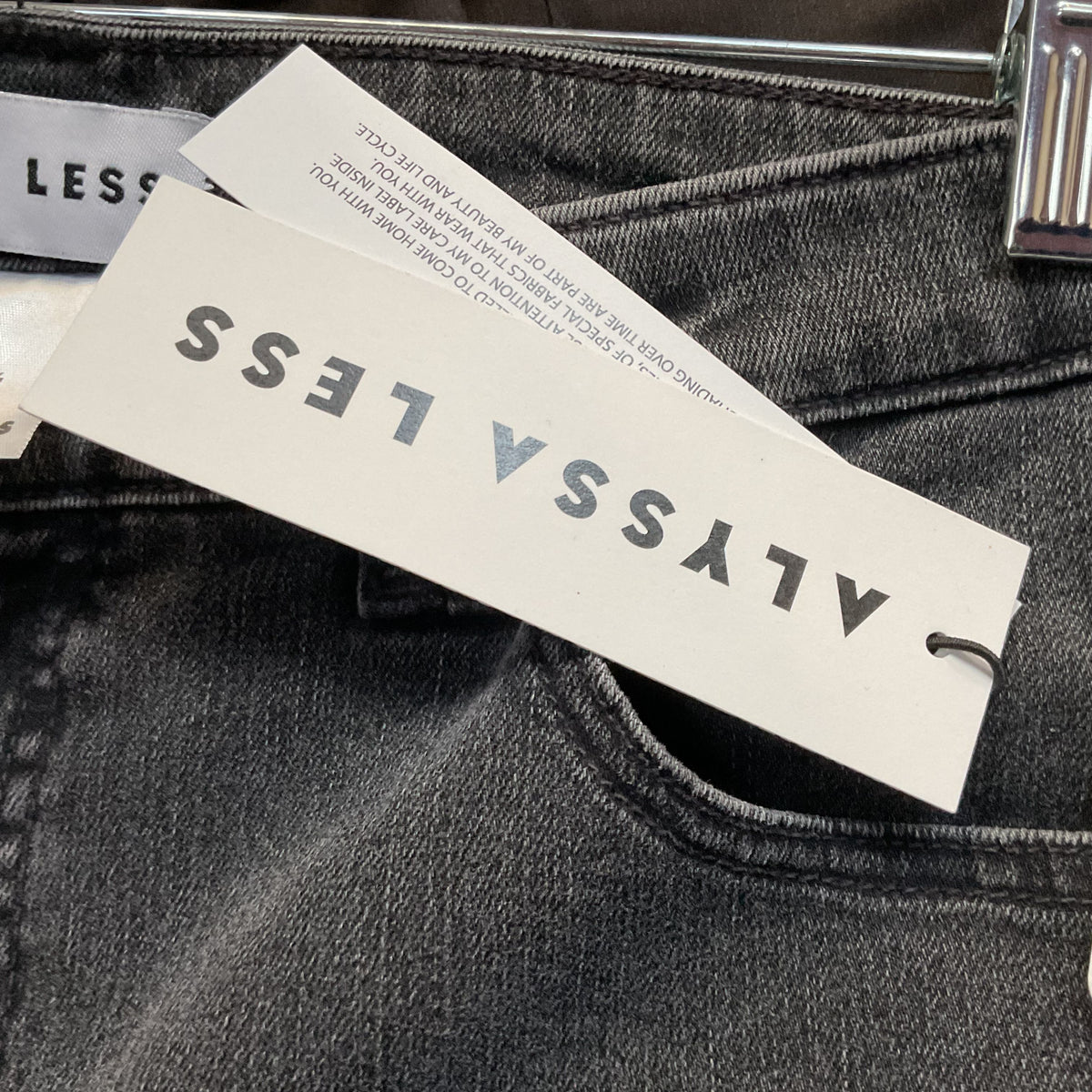 NWT ALYSSA LESS by ALYSSA LESSER Patti Slim Embossed Paisley Jeans SZ 31