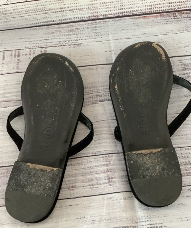 Women's Chanel 24S velvet crystal CC logo thong sandals Size 39C US 8.5 Wide