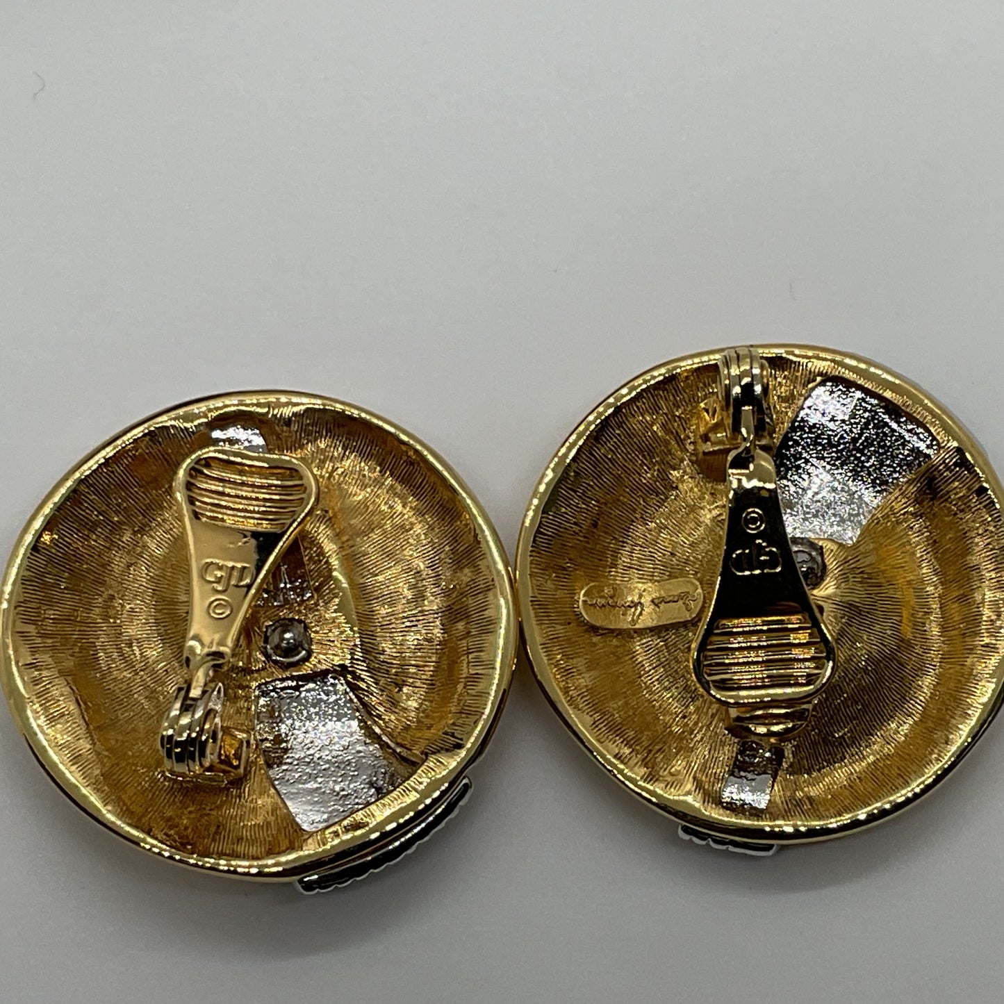 Signed GJD GINNIE JOHANSEN DESIGN Two Tone Clip On Earrings- 1.5"