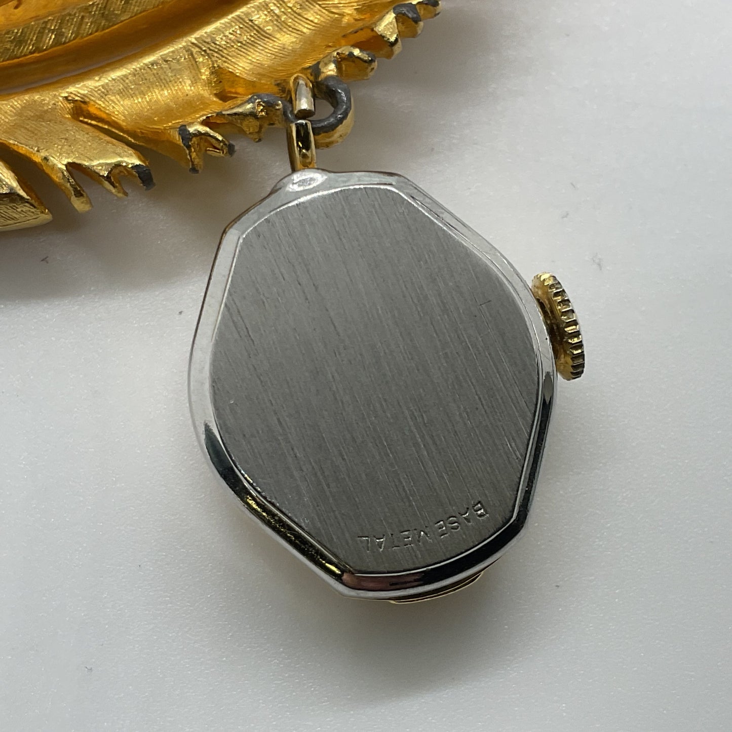 VTG./ANTIQUE LOUIS Gold Tone Brooch Watch - 2.75"