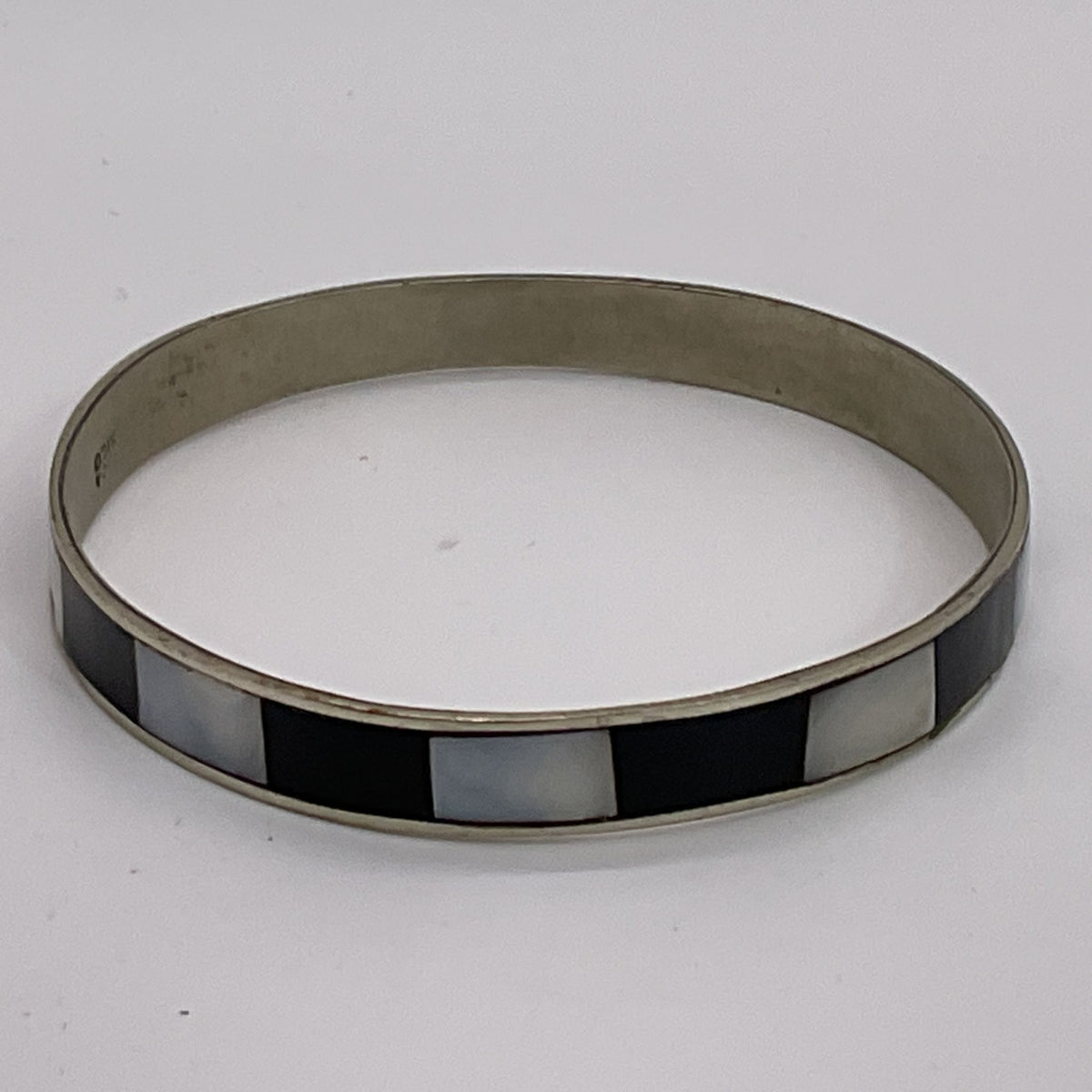 VTG. ALPACA Mexico Silver Tone MOP & Onyx Inlay Bangle Bracelet- 8"