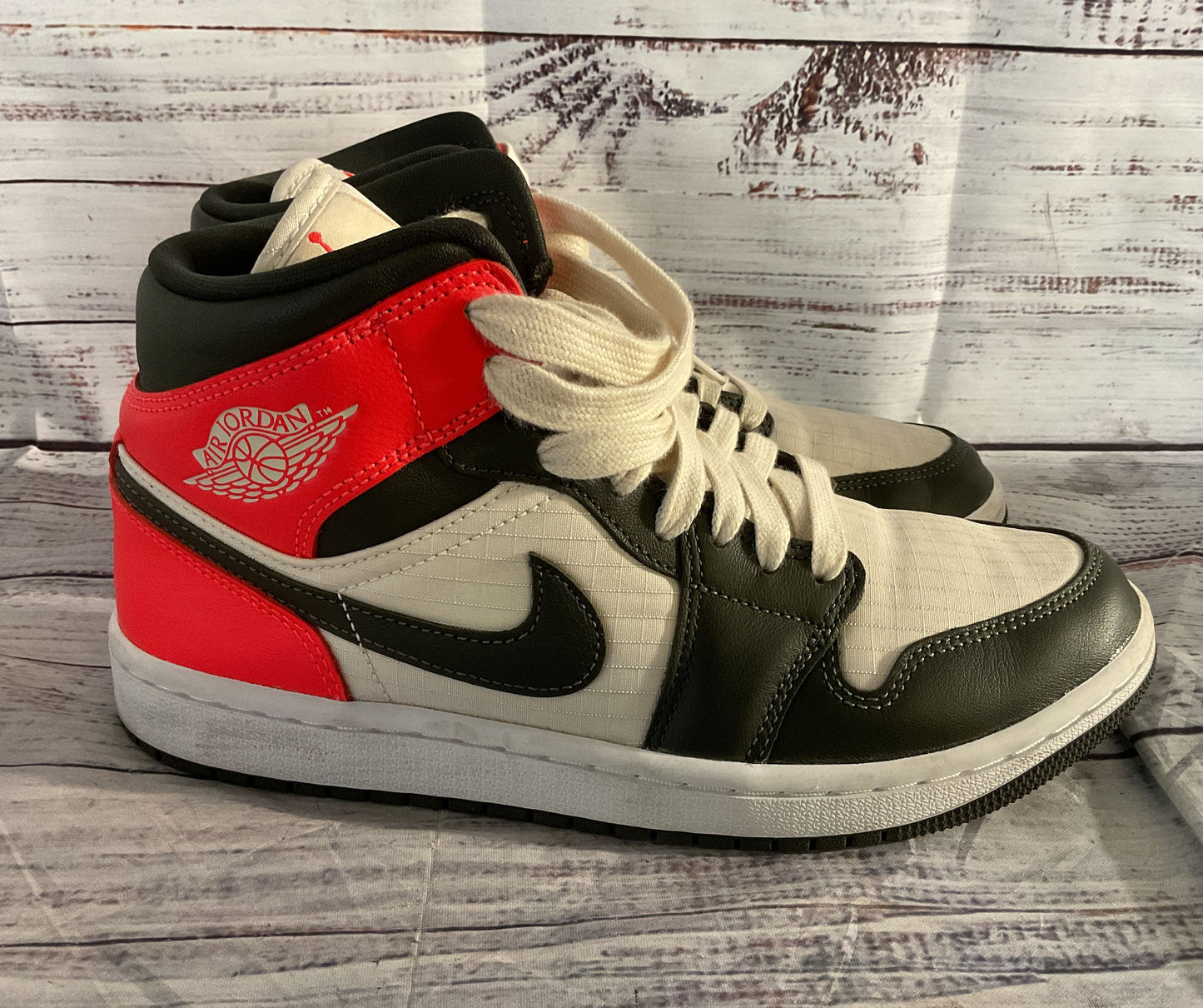 Air Jordan 1 Mid SE Newsprint Sneakers Multicolor 8