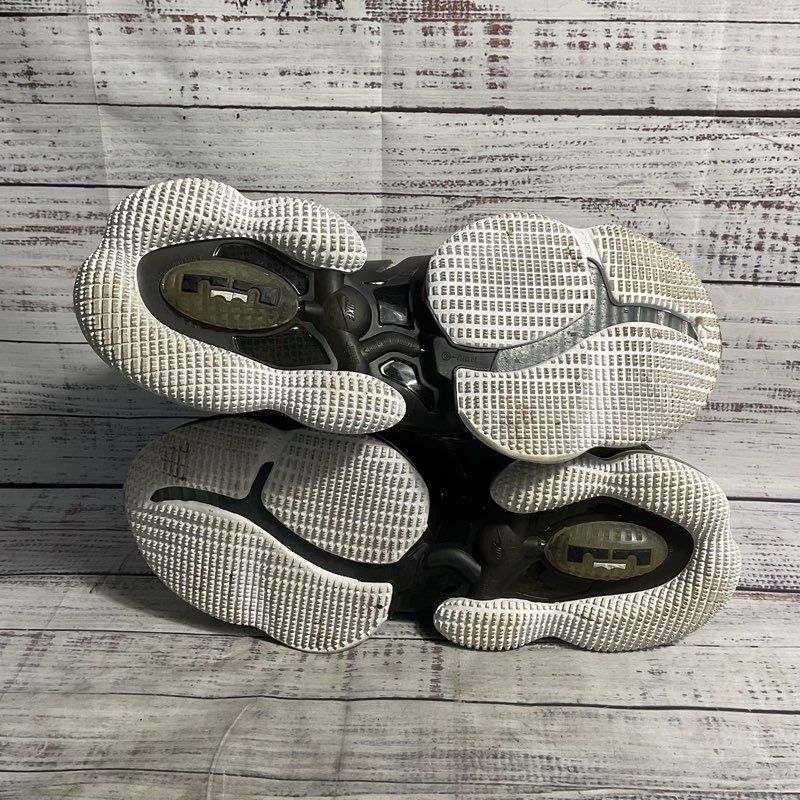 Nike Lebron 19 Royalty White/Metallic Gold Animal Print Athletic Shoe Men's 11.5