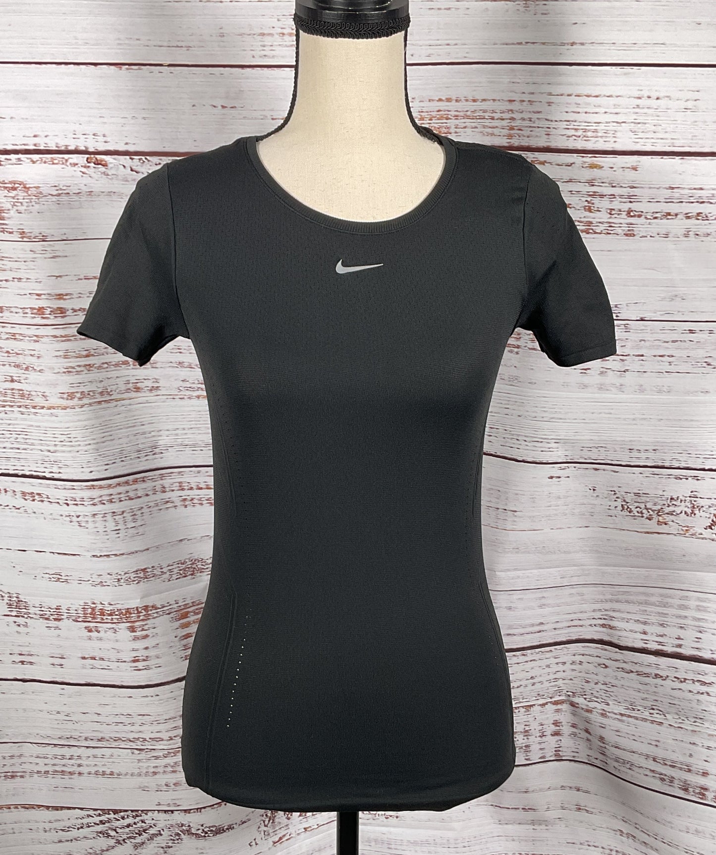 Nike Dri-FIT ADV Aura Slim-Fit Short-Sleeve Top Black XS