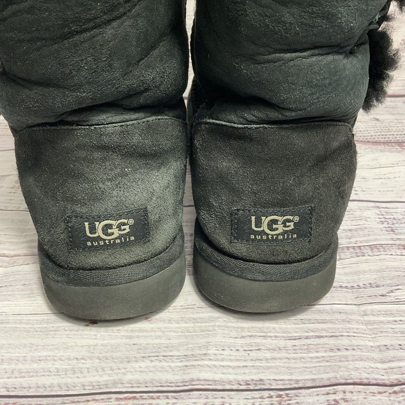 Ugg Bailey Button Black Sheepskin Lined Winter Boots Women's Size 11 US