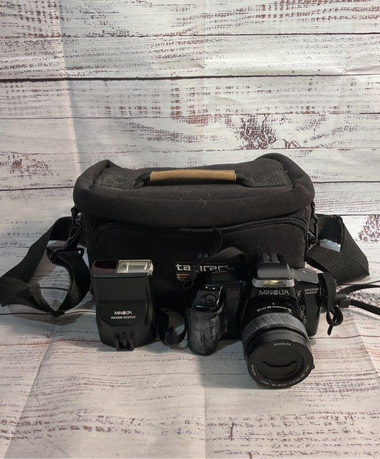 Minolta Maxxum 5000i Film Camera With AF 35-80mm Lens & Maxxum 200i Flash W/ Bag