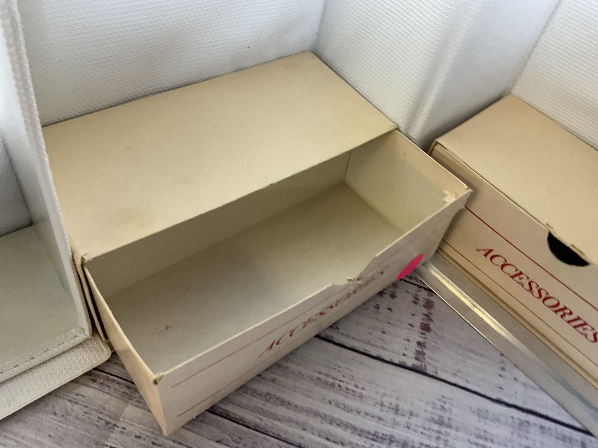 VTG. 1968 Mattel BARBIE Doll Trunk