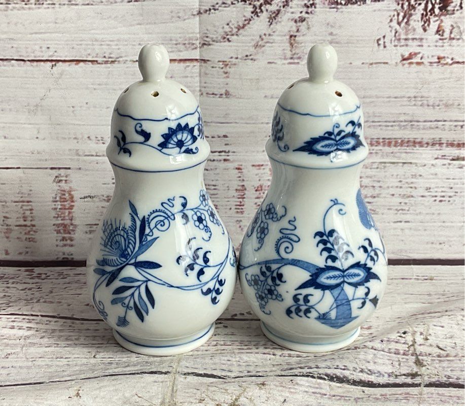 Blue Danube Blue Onion Porcelain Salt & Pepper Shakers Multicolor