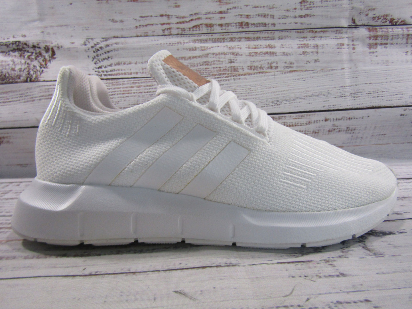 Adidas Swift Run Women's White Low Top Sneakers Size 9.5 EG9492