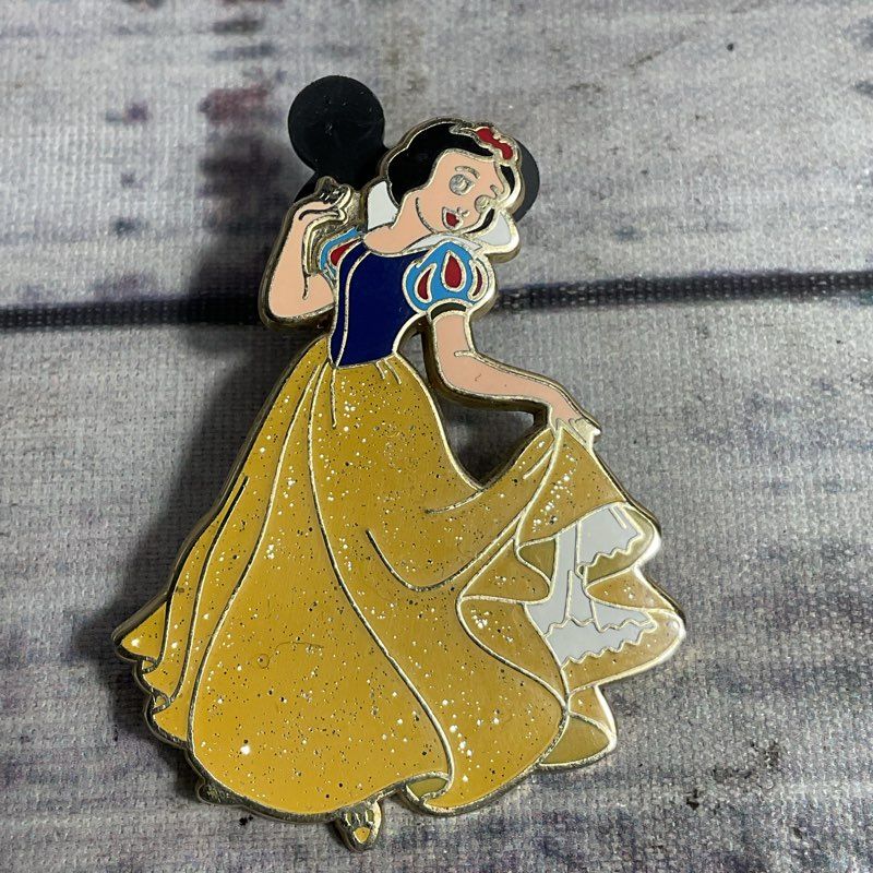 Set Of 4 Disney Snow White Collectible Pins Filigree Sparkle Hidden Mickey