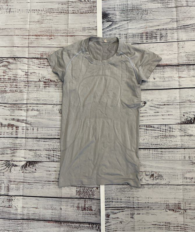 Women's Lululemon Lot of 8 Leggings, Sports Bras, Skirt and Top Size 6