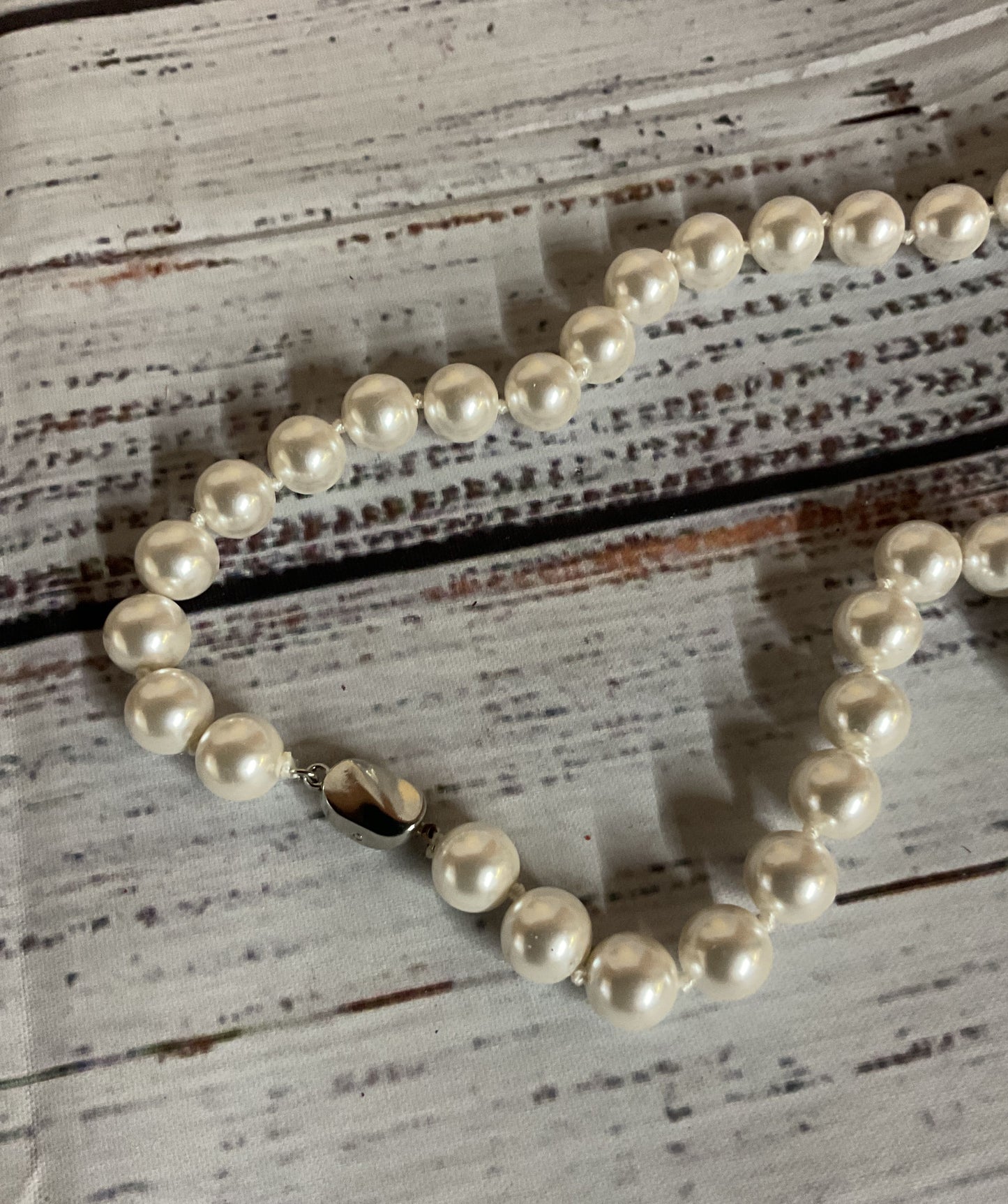Faux Pearl Silver Clasp Vintage Necklace 17"