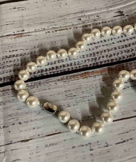 Faux Pearl Silver Clasp Vintage Necklace 17"