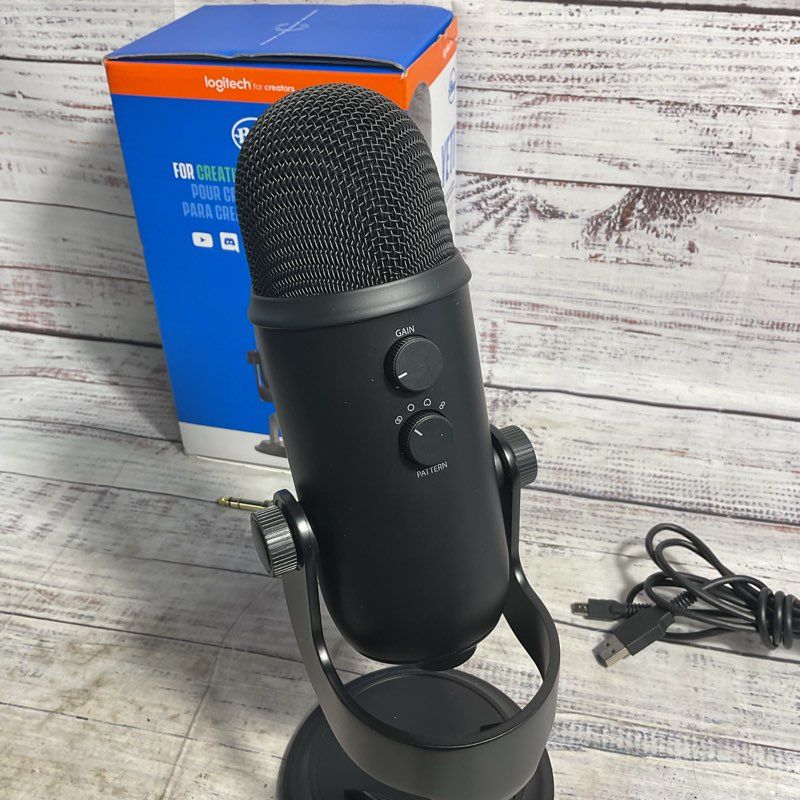 Blue Yeti Black Desktop Professional Podcasting Microphone