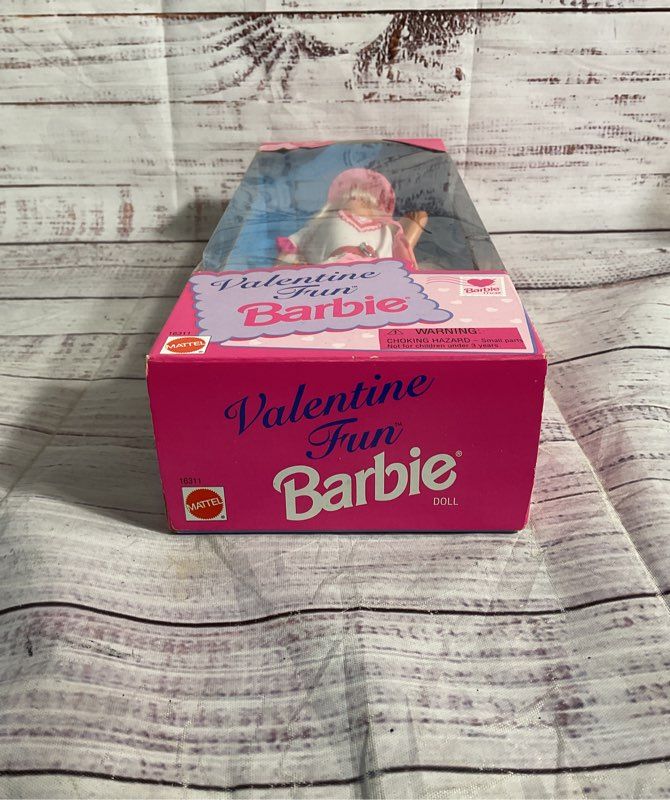 NIB Vintage 1997 Valentine Fun Barbie Doll Special Edition 16311