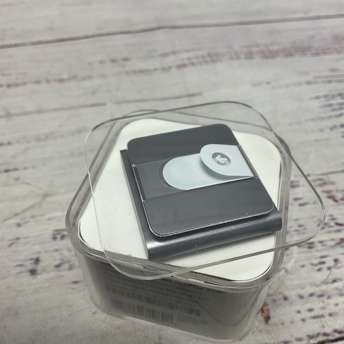 Apple iPod Shuffle 4th Generation 2GB ME949LL/A Space Gray New No Cable