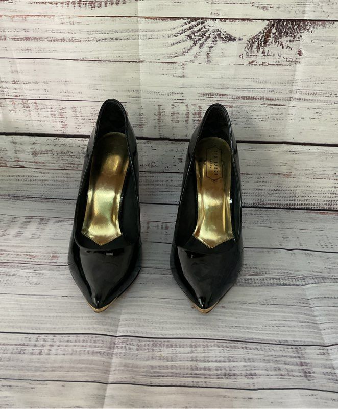 Women's Ted Baker Black Patent Leather Pump Size 40 US 9