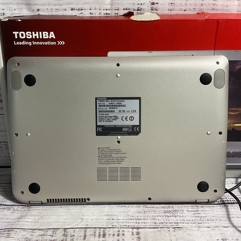 Toshiba Chromebook CB30-A3120, 13.3" Screen Silver Laptop in Box, Works