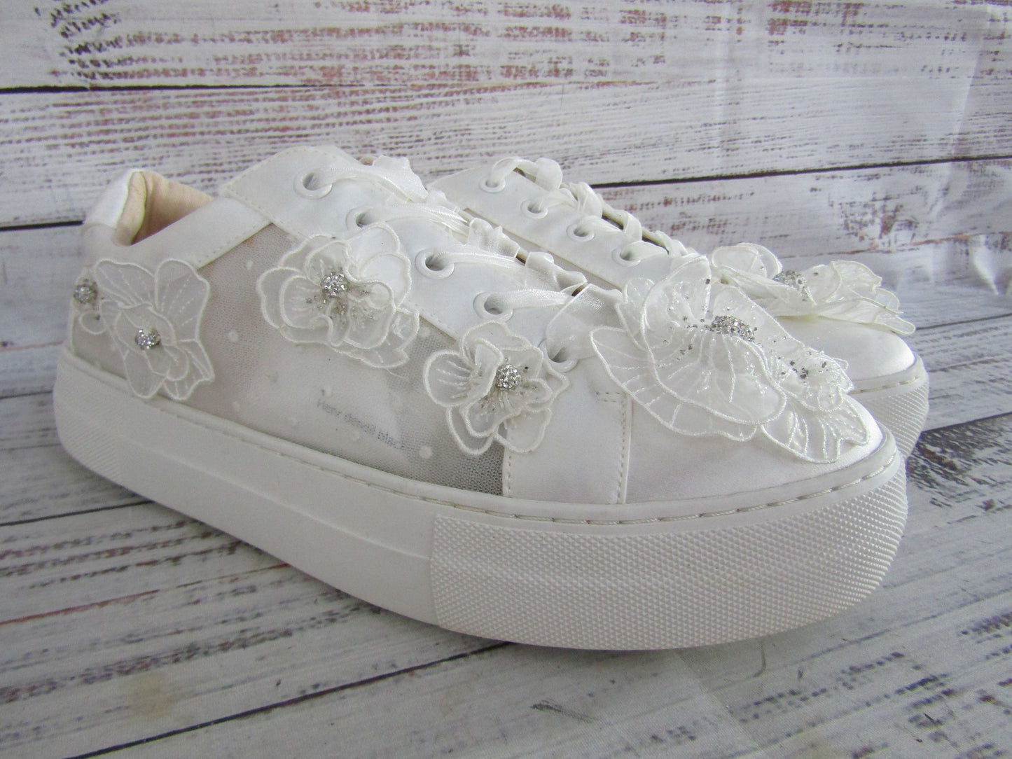 Betsey Johnson Pryce Women's White Floral Sneakers Size 9.5