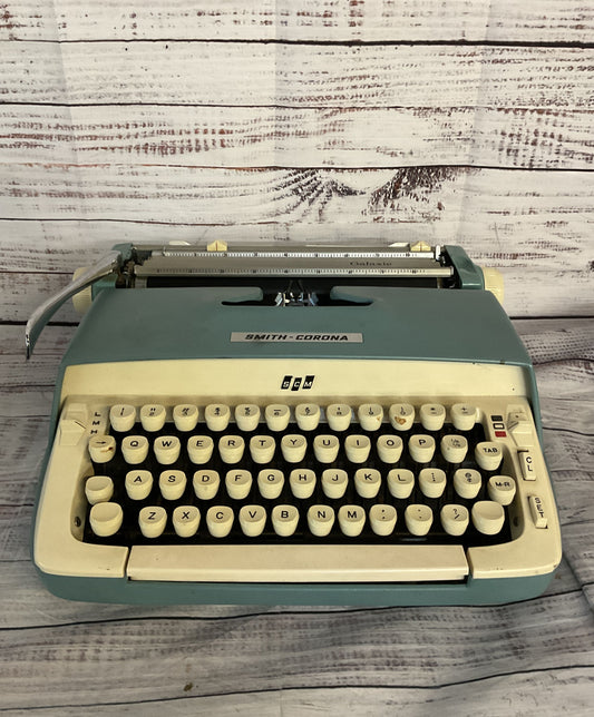 Smith-Corona Vintage Galaxie Manual Typewriter Blue