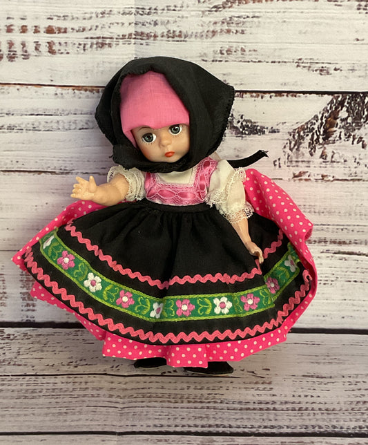 Madame Alexander Vintage Yugoslavia #589 Collectible Doll