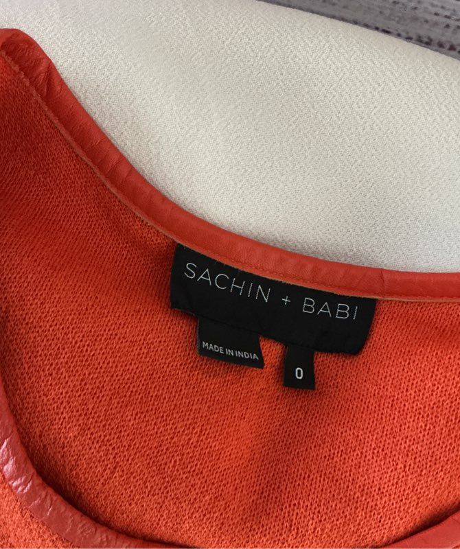 Sachin & Babi Coral Shift Dress with ivory panel in back Size 0 Retail $300