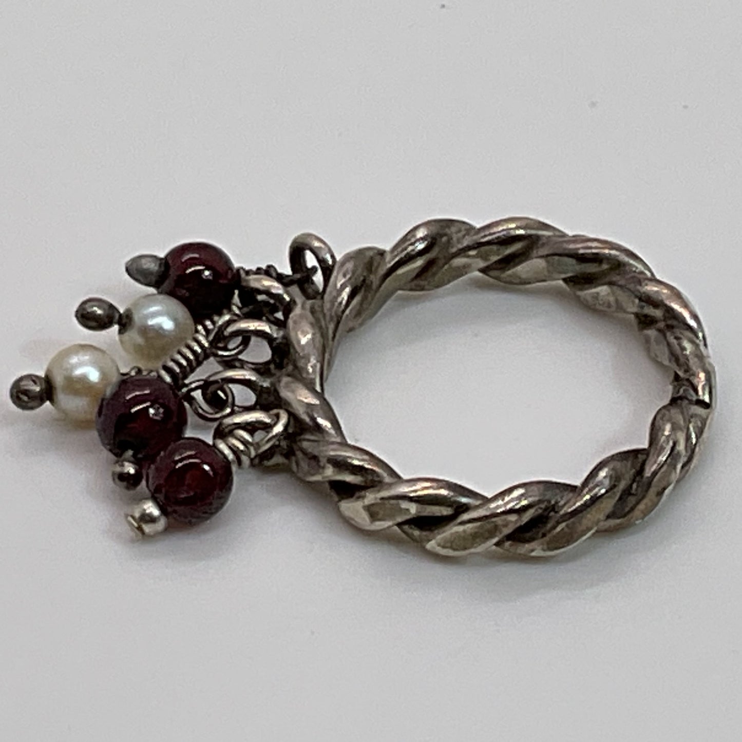 VTG. Sterling Silver Dangle Garnet & Pearl Twisted SZ 7.75 Ring- 6.0g