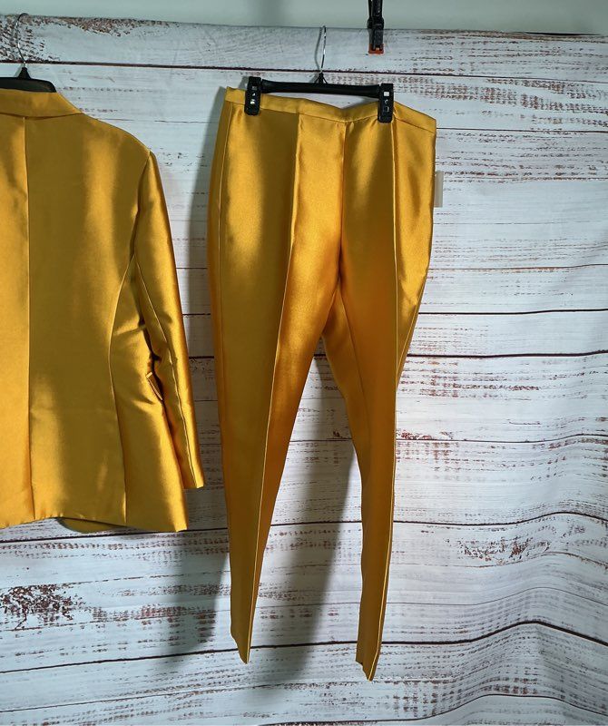 NWT John Meyer Collection 2 Pc Mustard Pant Suit Size 6 Retail $260