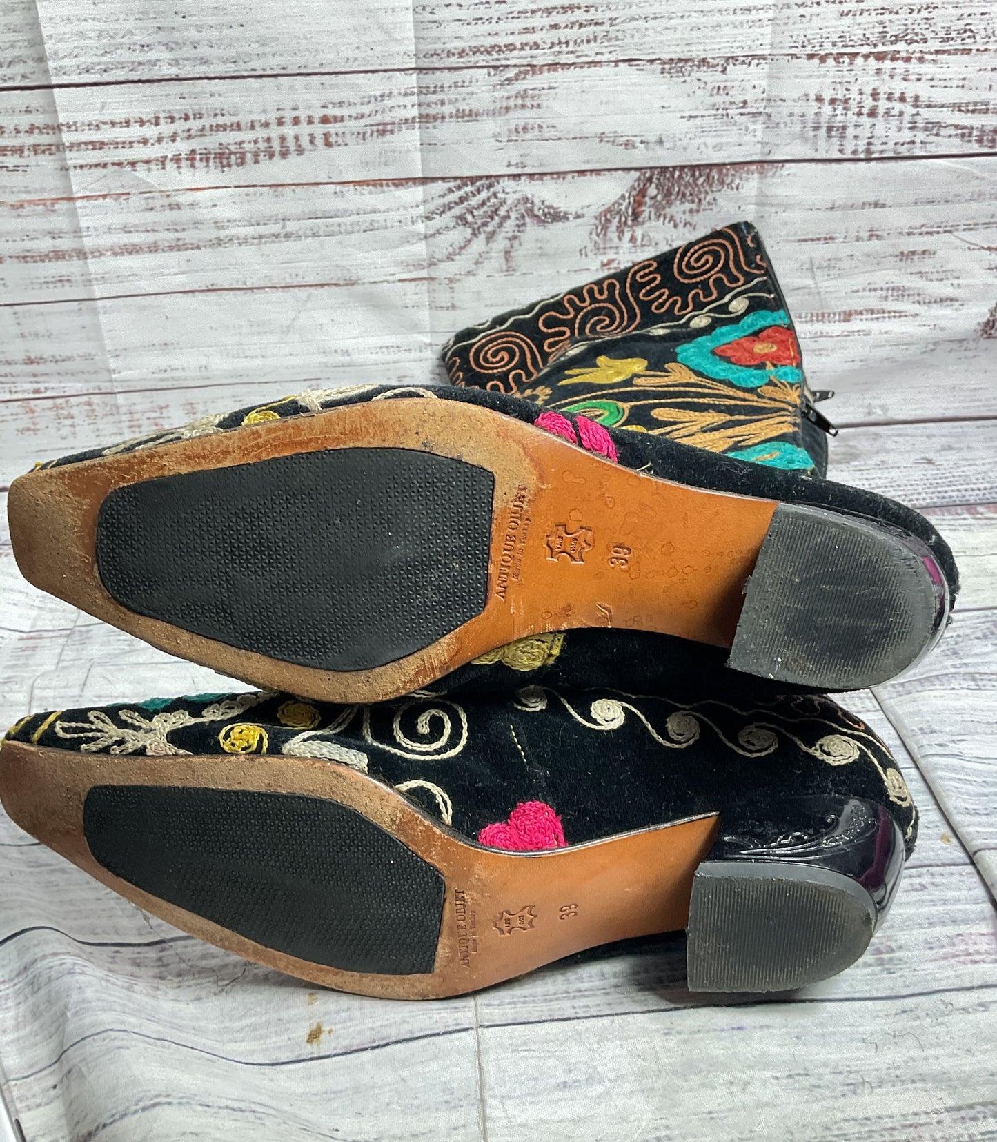 Antique Objet Embroidered Floral Boots Multicolor 39