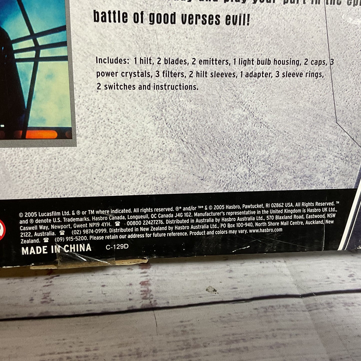 NWD 2005 HASBRO Star Wars Ultimate Lightsaber (BOX IS DAMAGED)