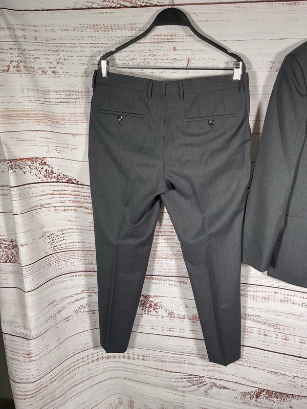 Hugo Boss Men's 2 Piece 100% Wool Grey and Blue Striped Suit Jacket Pants 40S