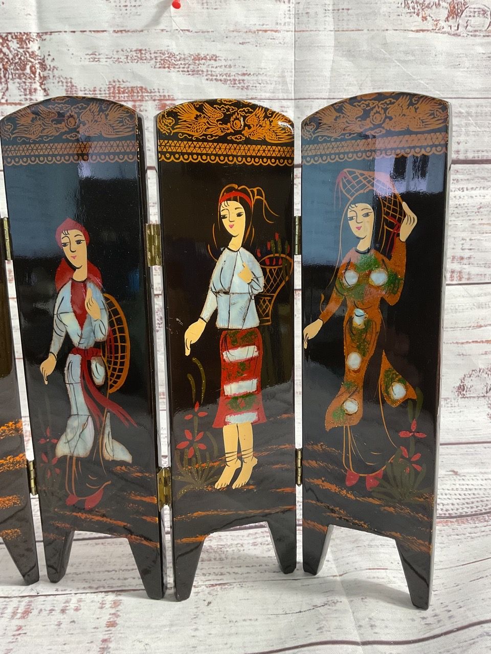 Vintage 6 Panel Lacquered Screen Hand Painted Woman Mother Of Pearl