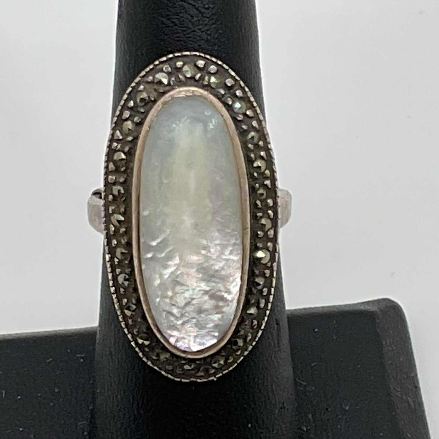 VTG. Sterling Silver Mother of Pearl Marcasite Oblong SZ 6.25 Ring- 8.18g