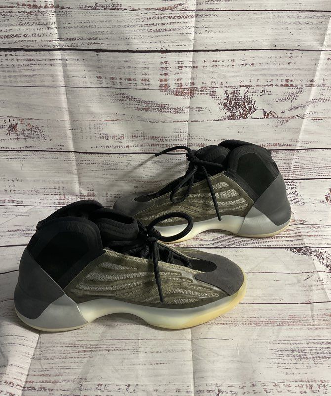 Men's Adidas Yeezy Quantum Barium Size 6 H68771