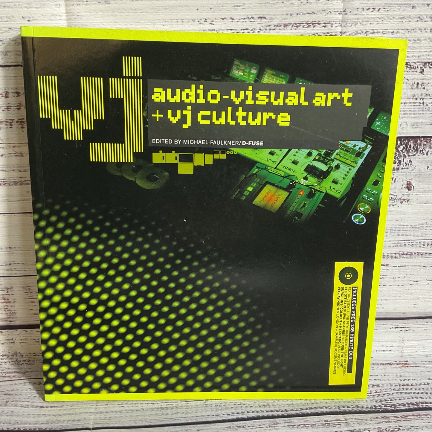 VJ: Audio-Visual Art and VJ Culture: Includes DVD
