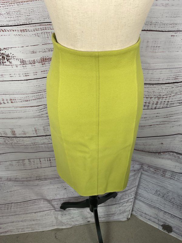 Women's Salvatore Ferragamo Green 100% Wool Skirt Size 26 Waist