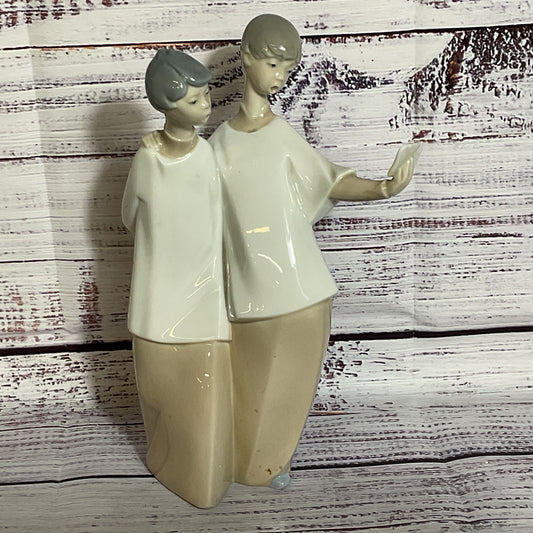 VTG. LLARDO Boys Choir Glossy Porcelain Figurine- 8"