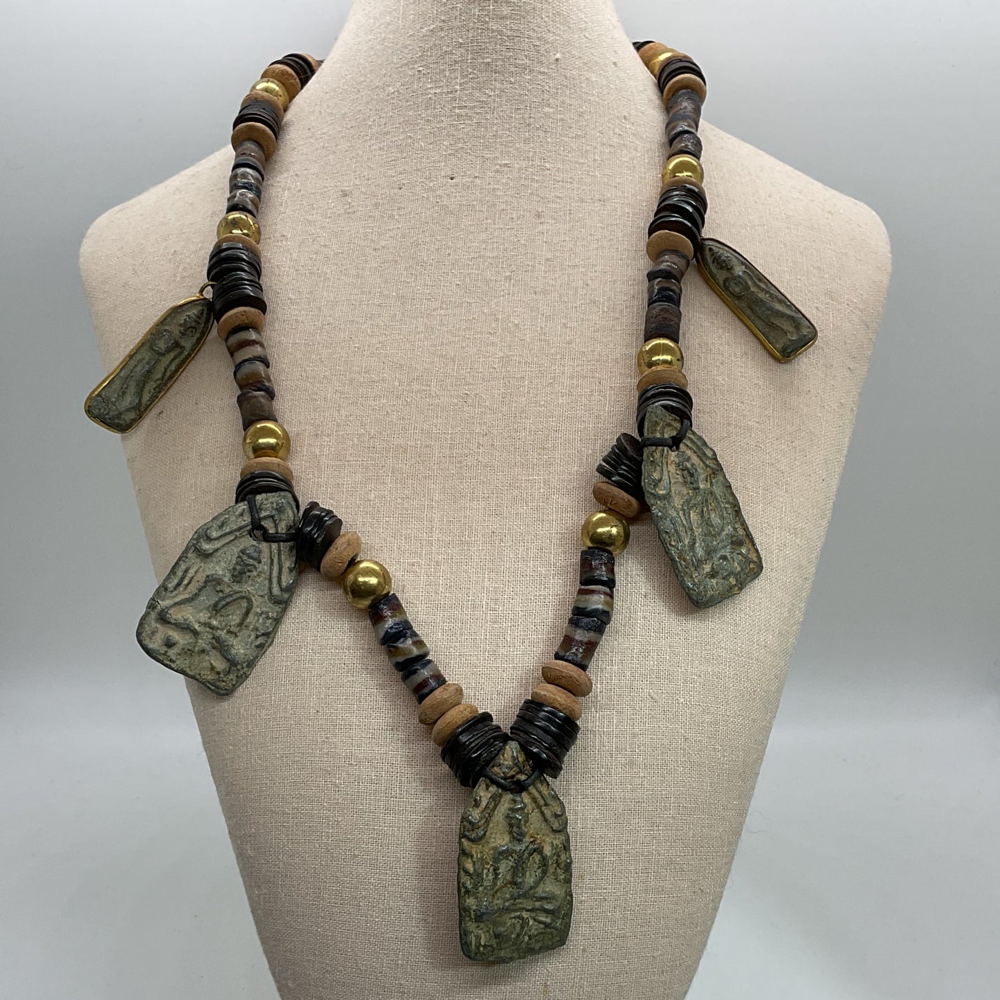 VTG. Thai Buddhist Brass/Metal Diety Figure Amulet Beaded Necklace